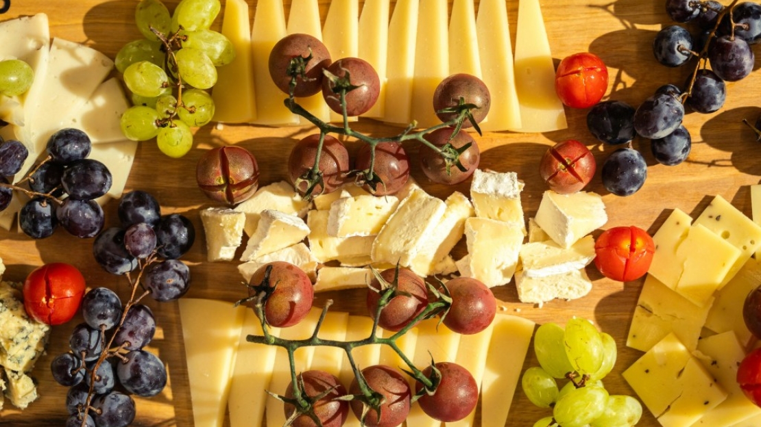 Accords jus et fromages : une alternative au vin pleine de saveurs